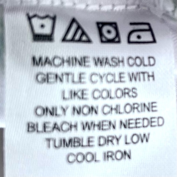 Linea Donatella Satin Robe with Lace Insets, 3/4L Sleeves; Size S/M - Picture 10 of 11